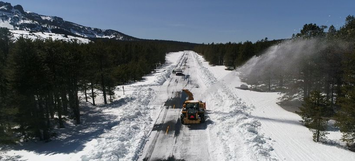 Deschutes County Road Department Image of Snow Blower Activity